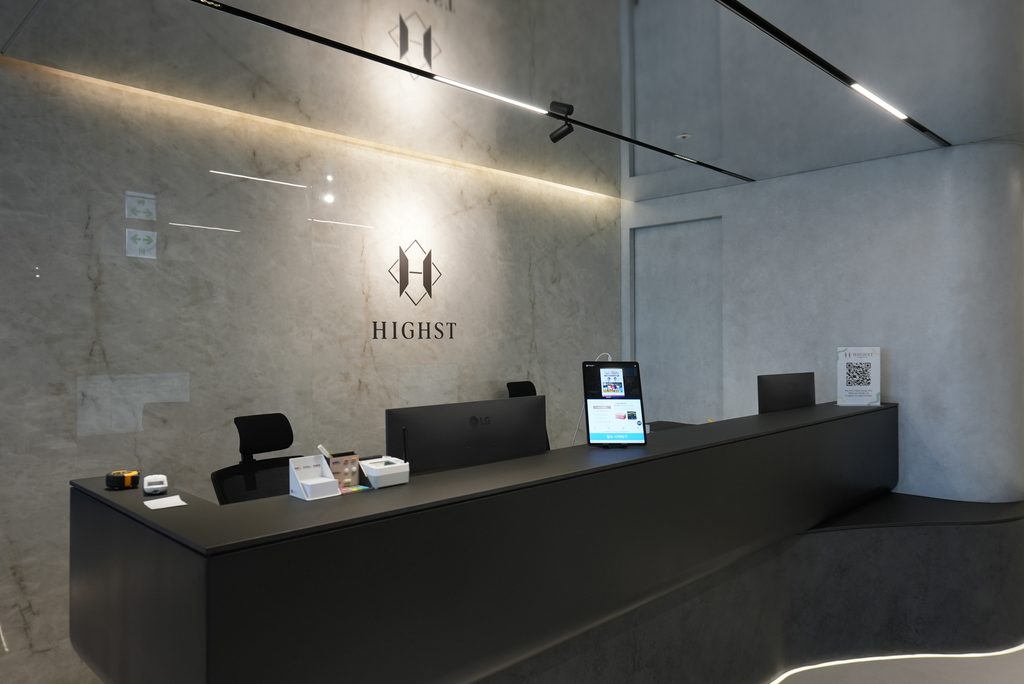 Reception desk beneath the HIGHST logo at HIGHST Urology Clinic
